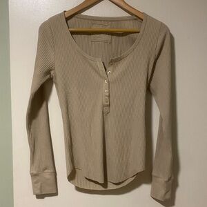 NWT Aerie Ribbed Henley . Size Medium